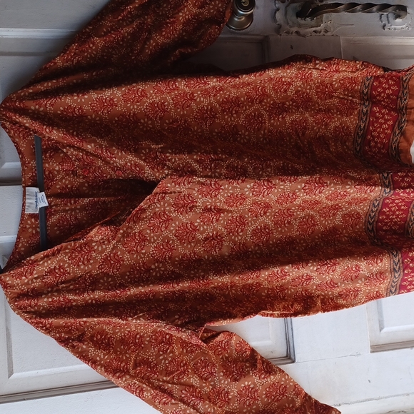 Realwear Longsleeve Blouse and Shorts Set Red and Brown Floral Design.Size 26/28 - Picture 5 of 9